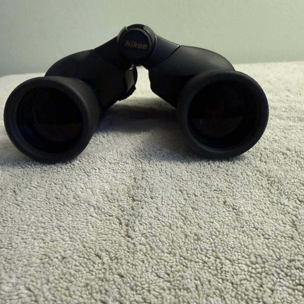 Nikon Action EX 8x40 Waterproof Binoculars with case - Picture 5 of 7